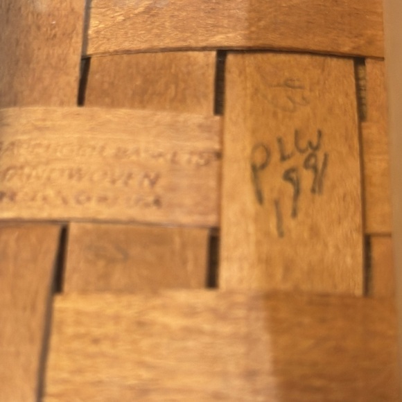 Longaberger burger cradle basket. Very hard to find an excellent conditioned. - Picture 5 of 5